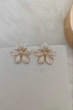 Mother of Pearl White 5-Petal Flower Gold Women's Earrings - Image 3