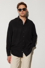 Tudors Men's Black Oversized Linen-Textured Relaxed Fit Long Sleeve Shirt