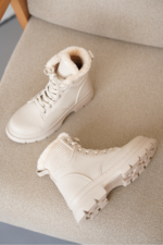 D0988 Women's Cold-Resistant Winter Boots - Nut Brown Fur-Lined Lace-Up Snow Booties