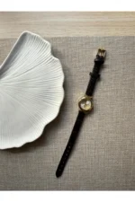 Retro Minimalist Leather Strap Vintage Women's Watch - Black Design - Image 4