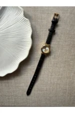 Retro Minimalist Leather Strap Vintage Women's Watch - Black Design - Image 8